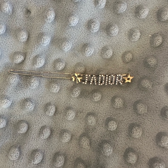 J’adior Hair Clip - Picture 5 of 5